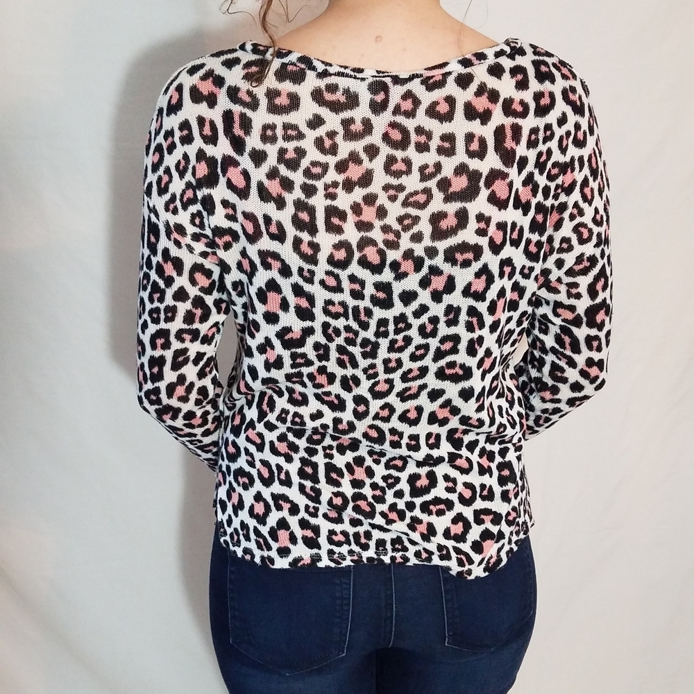 Beautiful Minnie Mouse sweater!! - Picture 5 of 8